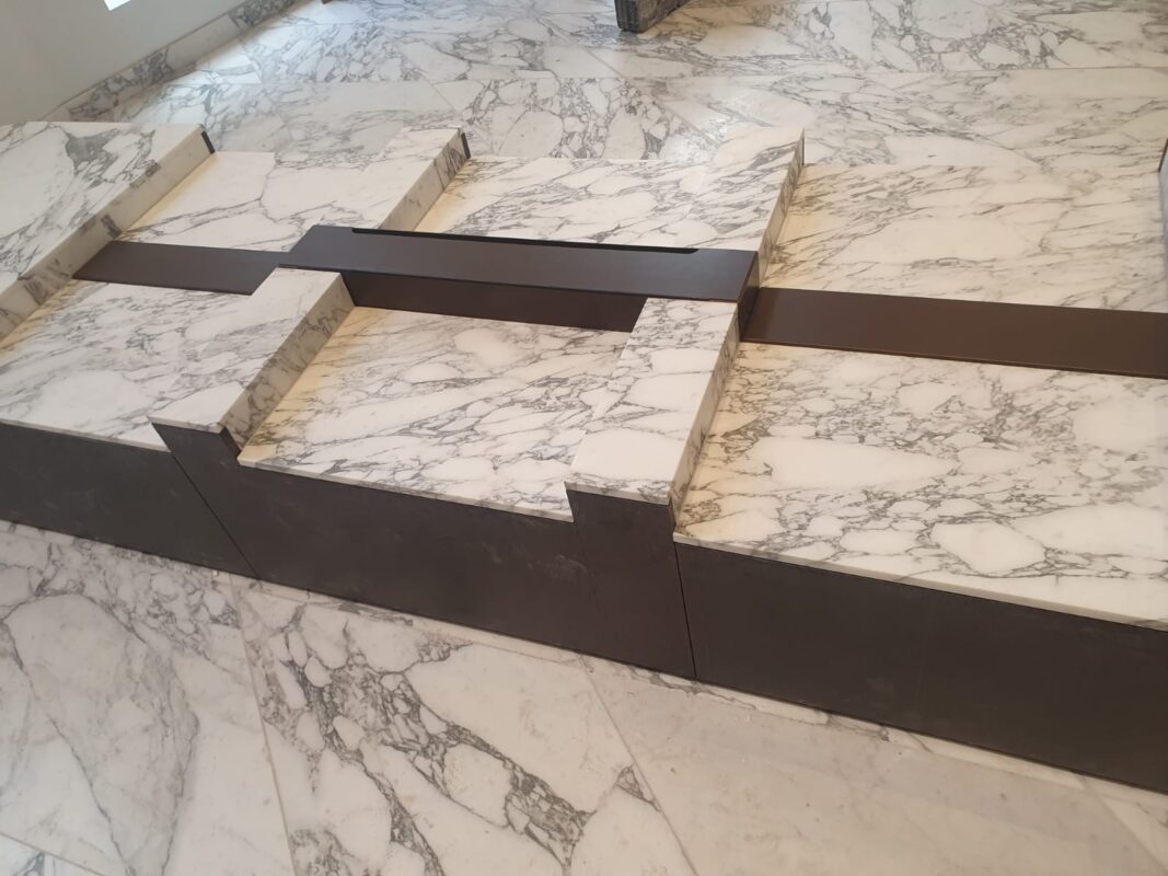 ARABESCATO-VAGLI-EXTRA-HONED-MARBLE-SLAB_FLOOR _ BESPOKE BENCH (1)