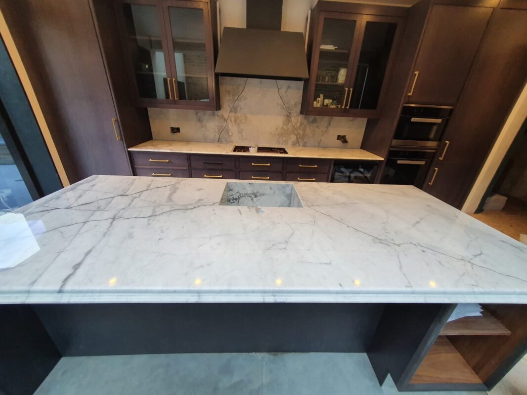 ARCADIA WHITE POLISHED MARBLE KITCHEN (1)