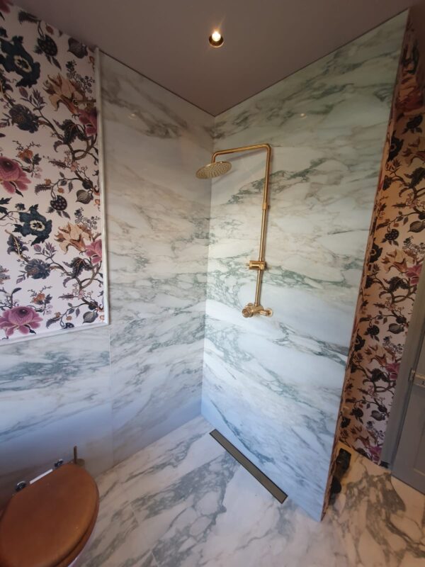 CALACATTA-VAGLI-FIORITO-BOOKMATCHED-POLISHED-MARBLE-SLAB BATHROOM 2022-01-31 at 13.28 (18)