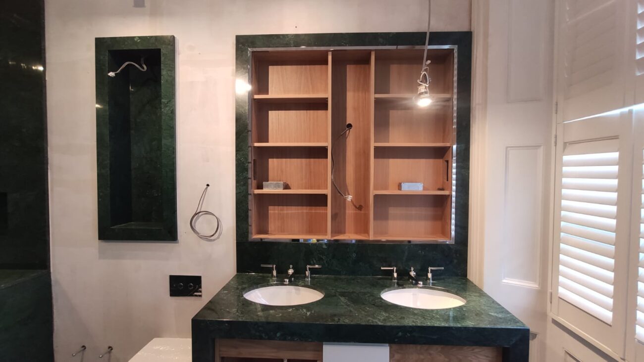 INDIA-GREEN-POLISHED-MARBLE-SLAB_BATHROOM BESPOKE VANITY NICHE 2021-10-22 (2)