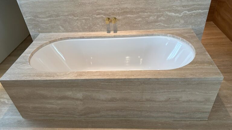 ROMANO BIANCO VC MASTIC FILLED & HONED TRAVERTINE BATH PANELS & SURROUND